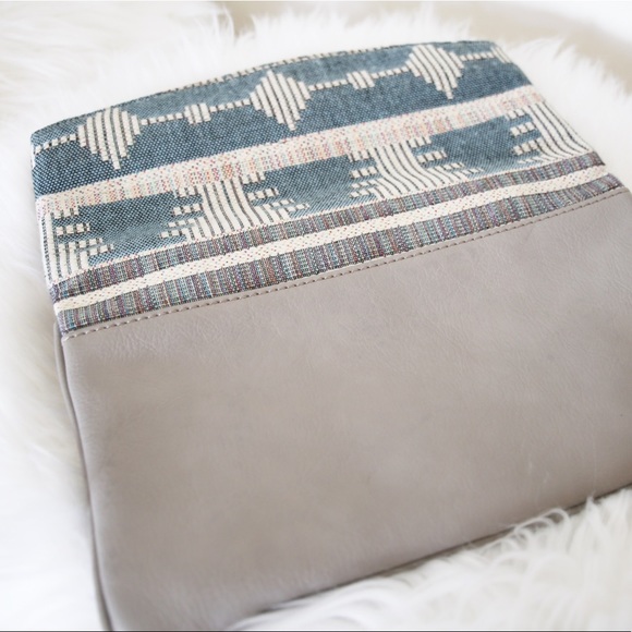 Urban Expressions Leona Convertible Grey Clutch - Picture 3 of 5